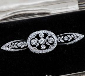 Platinová brož s diamanty Platinová brož s diamanty
