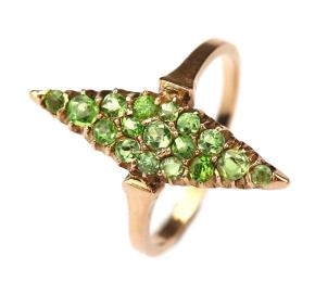 Prsten s démantoidy